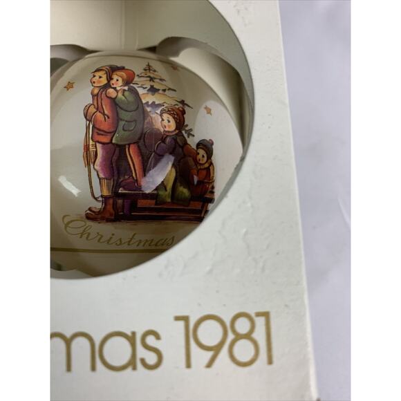 Vintage Schmid Christmas 1981 Glass Ornament "A Time to Remeber" by Berta Hummel - Picture 3 of 7